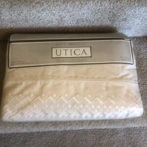 Cream Luxury 250 Percale Queen Sheet Set